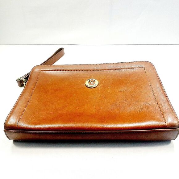 Valentino Garavani Leather Clutch Bag - Picture 6 of 7